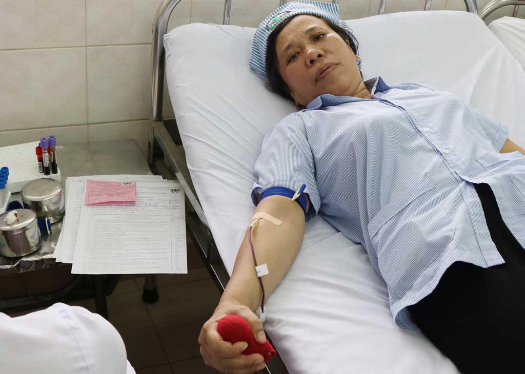Sống là cho, đâu chỉ nhận riêng mình... Với chị Nguyễn Thị Thu, hiến máu tình nguyện là việc làm đơn giản, thiết thực nhất mà chị có thể làm để góp phần cứu sống người bệnh