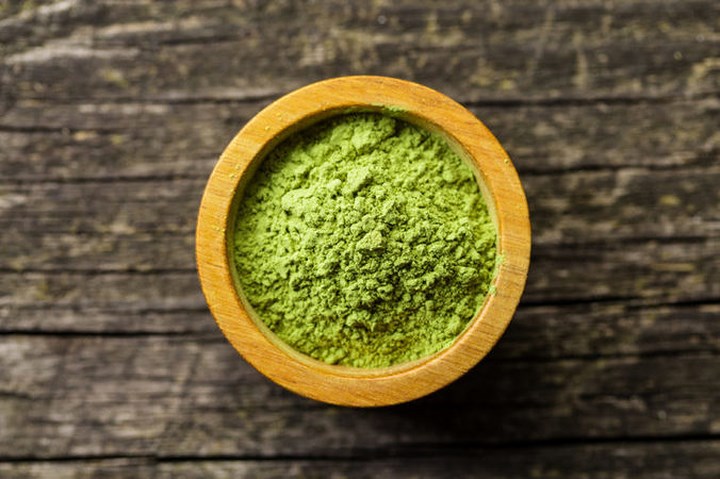 Bột matcha: Các chuyên gia dinh dưỡng đã chỉ ra rằng, bột matcha không chỉ có tác dụng làm giảm căng thẳng, chống oxy hóa, tăng khả năng chống lại một số bệnh mà còn giúp bạn tỉnh táo khi sử dụng.