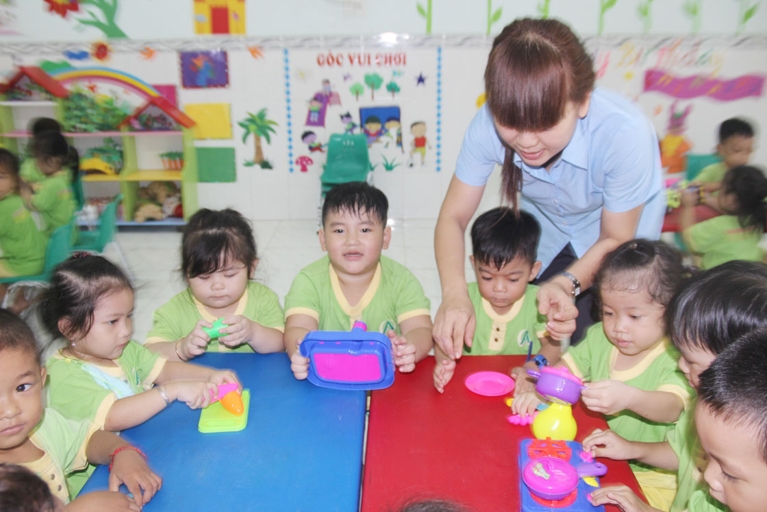 Tăng cường phòng, chống nạn bạo hành trẻ em Thời gian gần đây, qua mạng xã hội và các phương tiện thông tin đại chúng, chúng ta được biết nhiều vụ bạo hành trẻ em (BHTE) xảy ra ở các cơ sở giáo dục mầm non, gây tổn thương nghiêm trọng về thể chất và tinh thần của trẻ. Tuy tỉnh Long An chưa ghi nhận trường hợp nào nhưng công tác phòng, chống cần được tăng cường nhằm bảo vệ trẻ.