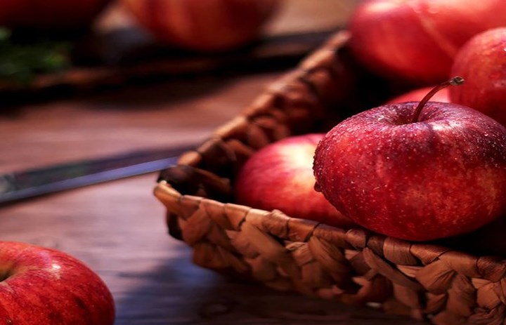 Ăn táo mỗi ngày: Táo giàu pectin, chất xơ và là thực phẩm hữu hiệu để chống lại cơn thèm ăn.