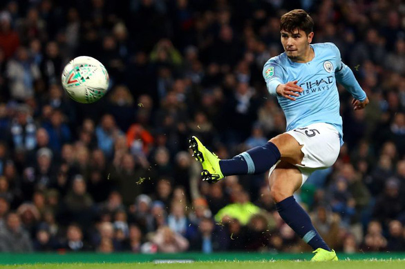 Sao 19 tuổi lập cú đúp đưa Manchester City vào tứ kết League Cup
