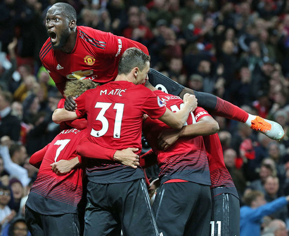 MU ra tuyên bố mới, Messi chê núi tiền Man City