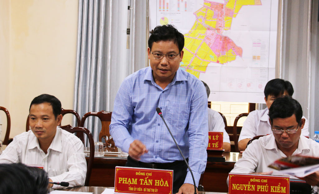 Long An leader requires Kien Tuong town to focus on commerce-service