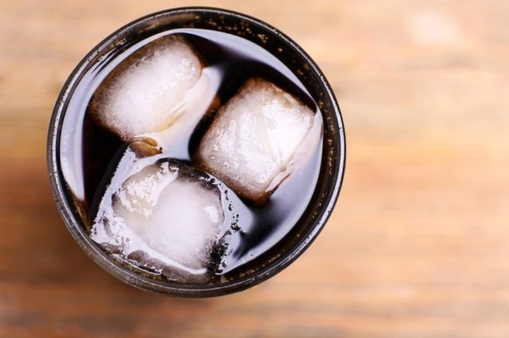 Ngừng sử dụng soda: Do soda chứa rất nhiều đường gây ra những ảnh hưởng xấu cho sức khỏe, tăng nguy cơ viêm nhiễm, bị bệnh tim…