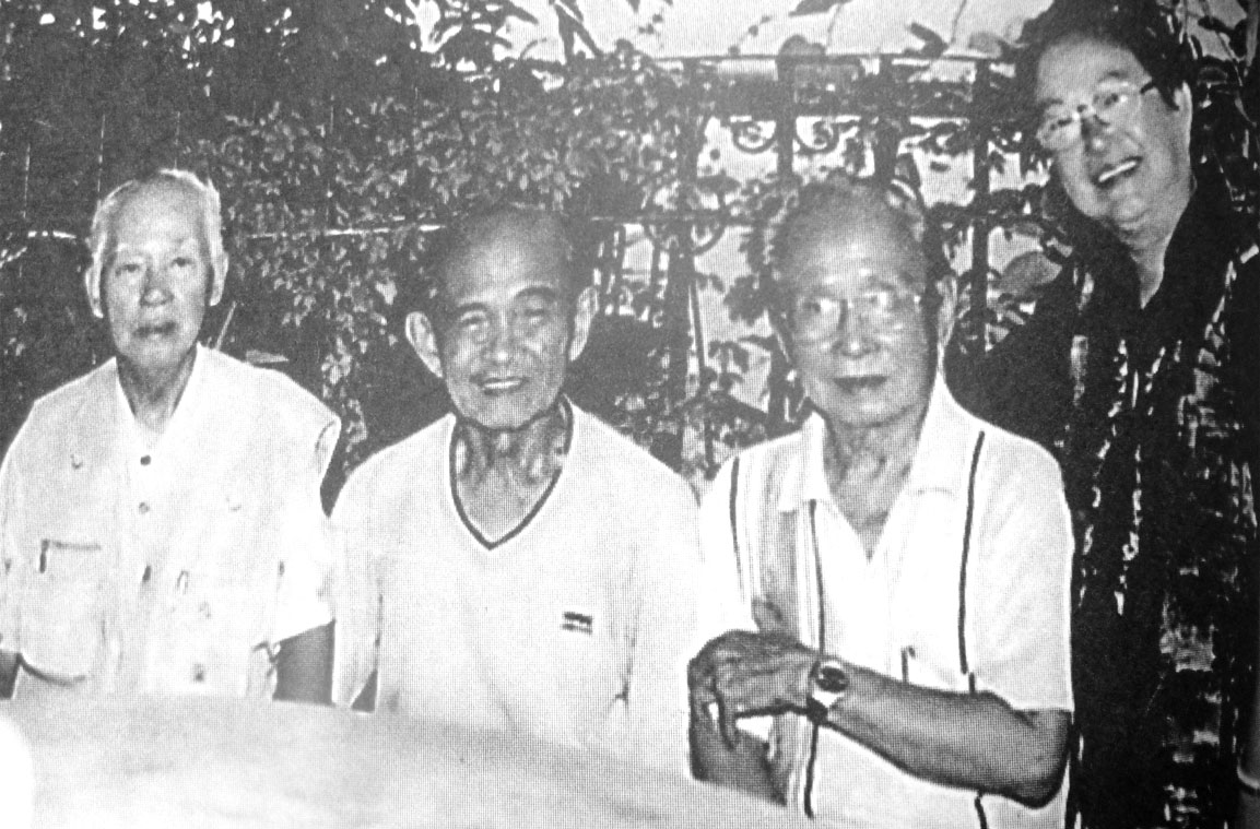 Từ trái qua: Nhà thơ Kiên Giang; nhà thơ, NSƯT Hồ Kiểng; nhạc sĩ Châu Kỳ (đều quá cố) và bà Kha Thị Đàng - vợ cố nhạc sĩ Châu Kỳ