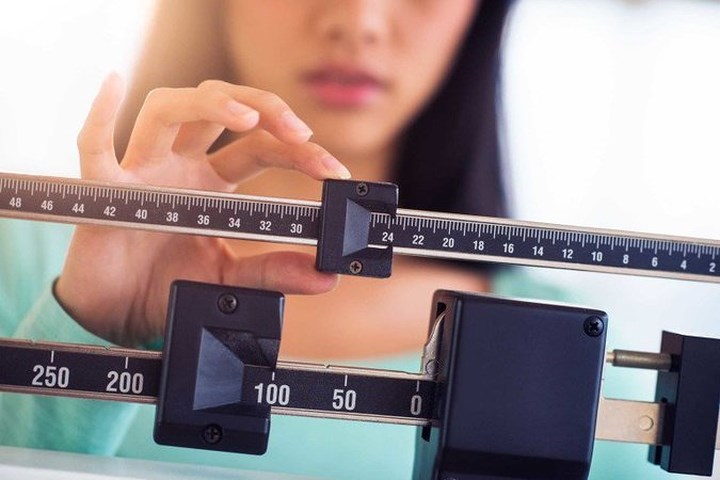 Bị tụt cân hoặc tăng cân: Một số vi khuẩn đường ruột có thể gây ra việc giảm hoặc tăng trọng lượng của cơ thể đặc biệt khi chúng xâm chiếm ruột non hay là tình trạng SIBO (vi khuẩn phát triển quá mức)