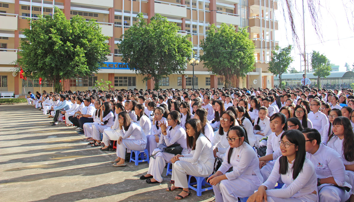 Lồng ghép sinh hoạt dưới cờ để tuyên truyền pháp luật là cách làm của một số Trường THPT trên địa bàn tỉnh