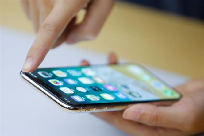 Nhiều iPhone X đang gặp lỗi với màn hình cảm ứng. Ảnh: AFP