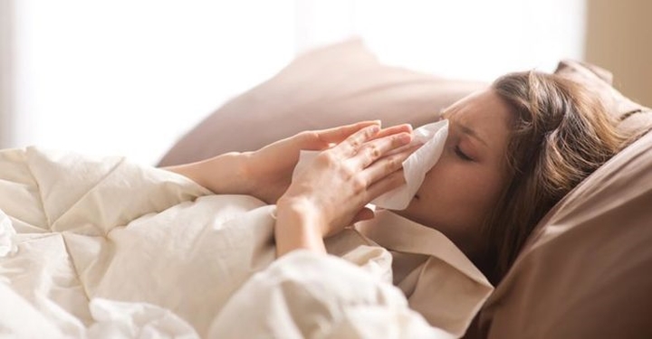 Bạn cùng phòng: Nguyên nhân dẫn đến việc bị cúm có thể do bạn vừa tiếp xúc với một người bị bệnh khác do virus có thể tồn tại trên quần áo lên đến 45 phút.
