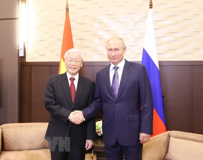 Tổng thống Nga Vladimir Putin đón Tổng Bí thư Nguyễn Phú Trọng trong chuyến thăm của Tổng Bí thư tới Liên bang Nga vào tháng 9/2018. (Ảnh: Trí Dũng/TTXVN)