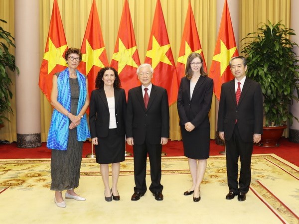 Tổng Bí thư, Chủ tịch nước Nguyễn Phú Trọng với các Đại sứ. (Ảnh: Trí Dũng/TTXVN)