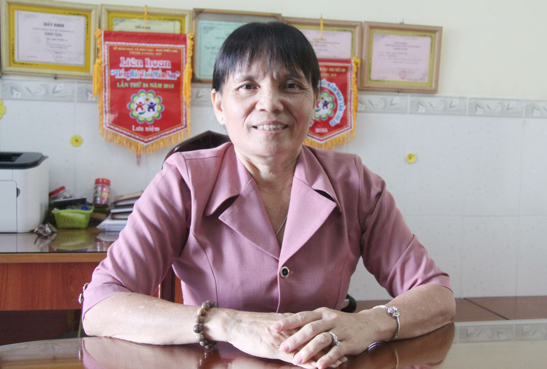 Cô Nguyễn Thị Tám vượt qua mọi khó khăn để bám trường, bám lớp