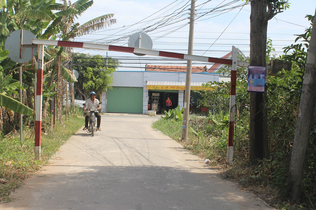 Đường giao thông nông thôn được bêtông, tạo điều kiện cho người dân đi lại thuận tiện