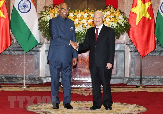 Tổng Bí thư, Chủ tịch nước Nguyễn Phú Trọng chụp ảnh chung với Tổng thống Ấn Độ Ram Nath Kovind. (Ảnh: Trí Dũng/TTXVN)