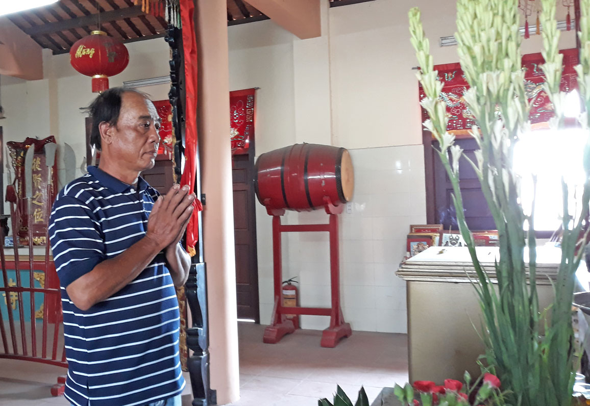 Gần 30 năm nay, ông Nguyễn Văn Công cùng những người trong Ban Hội hương âm thầm phục vụ Lễ hội Vía bà Ngũ Hành