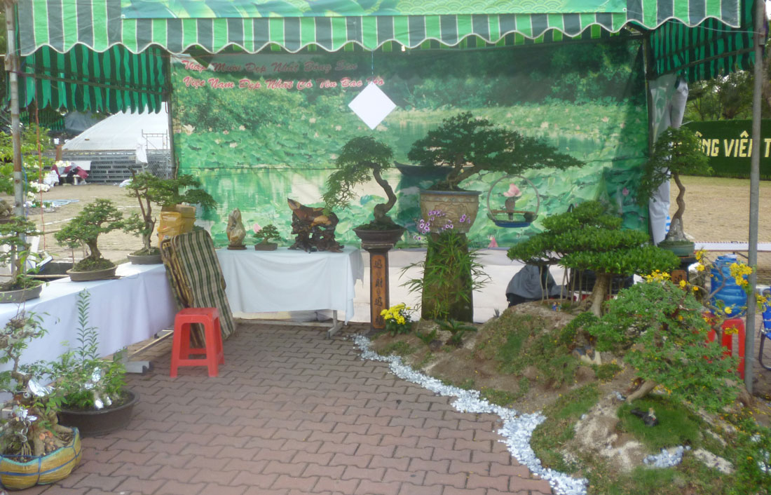 Gian trưng bày sinh vật cảnh huyện Tân Hưng