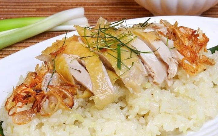 Không nên ăn thịt gà với cơm nếp nhiều
