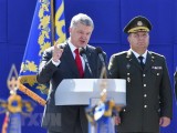 Tổng thống Ukraine Poroshenko đề xuất ban bố tình trạng chiến tranh