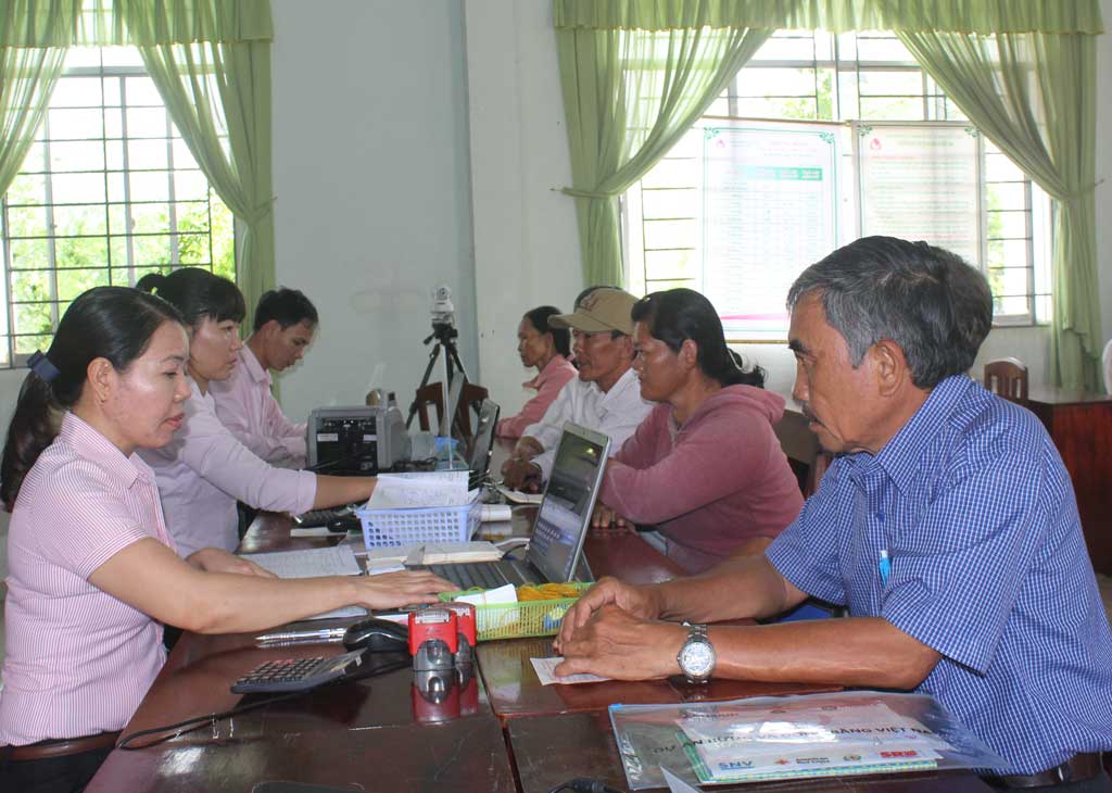 Tiếp sức cho người nghèo