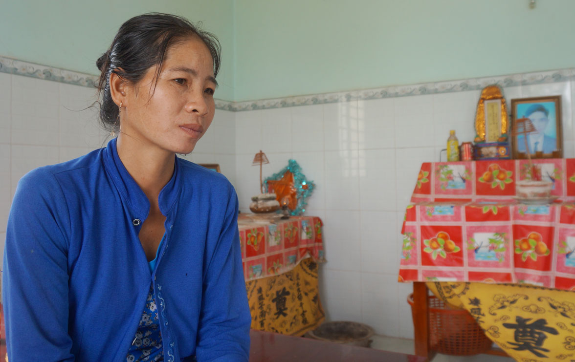 Chị Nguyễn Thị Ngạt cùng một lúc mất đi người chồng và con gái út vì tai nạn giao thông
