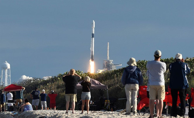 Tên lửa SpaceX Falcon 9 được phóng từ Trạm Không gian Kennedy ở bang Florida hôm 15/11. Ảnh: AFP/GETTY IMAGES