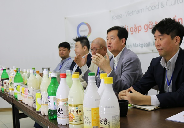 Các doanh nghiệp makgeolli có buổi gặp gỡ phóng viên, báo chí trong khuôn khổ Lễ hội Văn hóa và Ẩm thực Việt Hàn 2018.