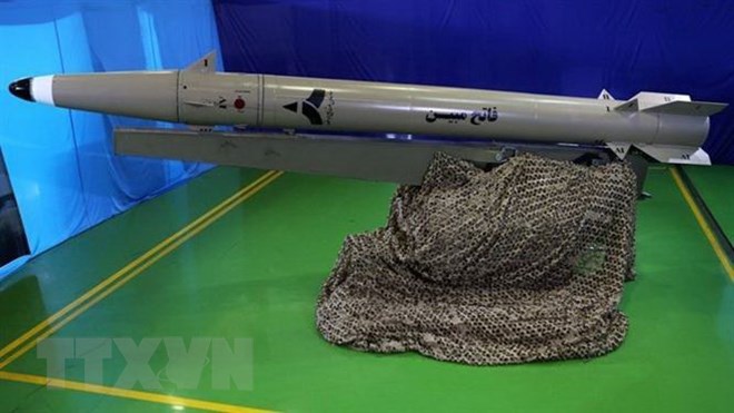 Một tên lửa đạn đạo thế hệ mới của Iran. (Nguồn: AFP/TTXVN)