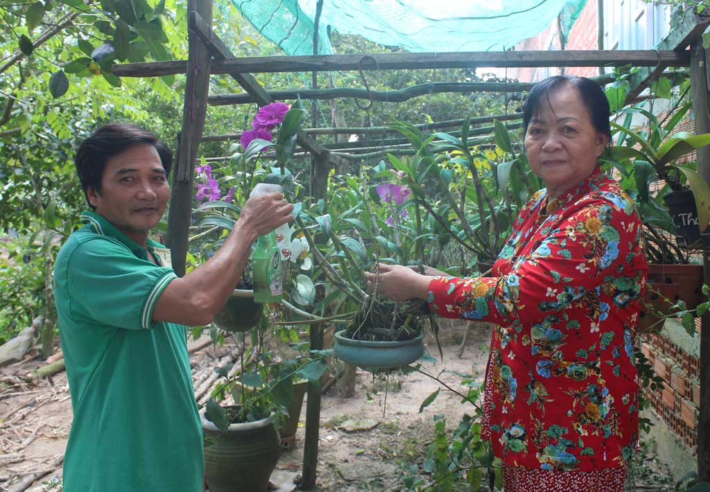 Bà Mai Thị Huê (vợ ông Hồ Văn Nhiệm) cho biết: “Đối với vợ, con, lúc nào ông xã tôi cũng quan tâm, chăm sóc chu đáo”