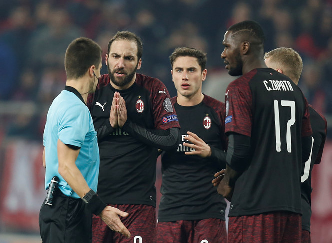 AC Milan bị đá văng khỏi Europa League