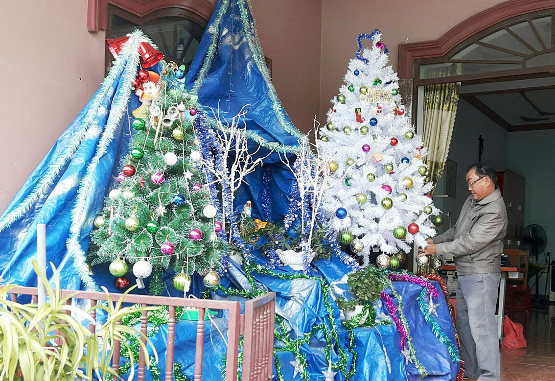 Trang trí đón lễ Giáng sinh tại các giáo xứ trên địa bàn huyện Bến Lức