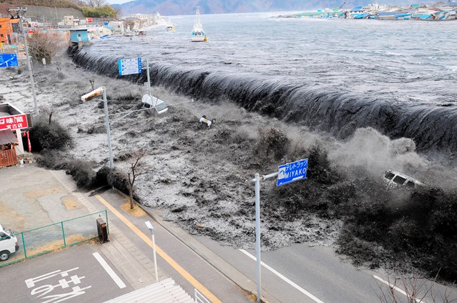 Sóng thần đổ các tỉnh ven biển Nhật Bản. (Nguồn: Getty Images)