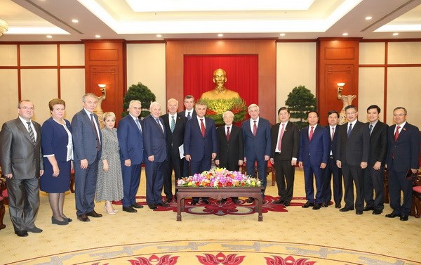Tổng Bí thư, Chủ tịch nước Nguyễn Phú Trọng và Chủ tịch Duma Quốc gia Nga Vyacheslav Viktorovich Volodin với các đại biểu. (Ảnh: Trí Dũng/TTXVN)