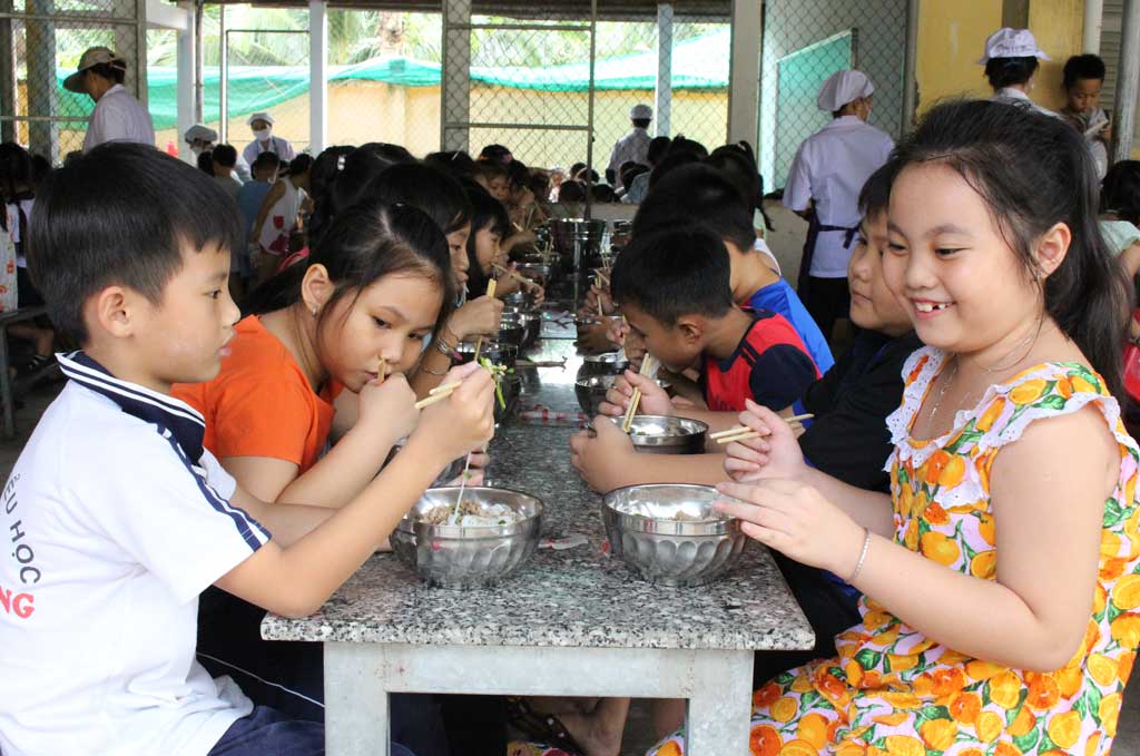 Bảo đảm an toàn thực phẩm bếp ăn trường học - Vì sức khỏe học sinh