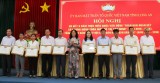Chăm lo cho dân Chăm lo cho dân