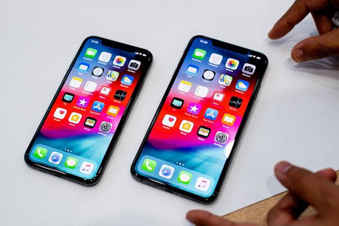 Notch trên iPhone năm nay sẽ nhỏ gọn hơn hiện tại? Ảnh: AFP