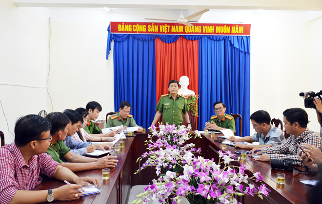 Đại tá Trương Ngọc Danh, Phó giám đốc Công an tỉnh Cà Mau, thông tin về vụ việc bắt ông Đỗ Minh Thống và Phan Phương Đông. Ảnh: Gia Bách