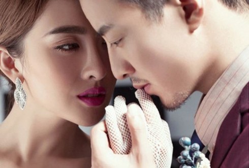 Như ở cùng hàng xóm khi lỡ cưới người không yêu Em đã phải chia tay bạn gái khi cô ấy quyết định về quê, dù em còn yêu cô ấy rất nhiều. (Ảnh minh họa)