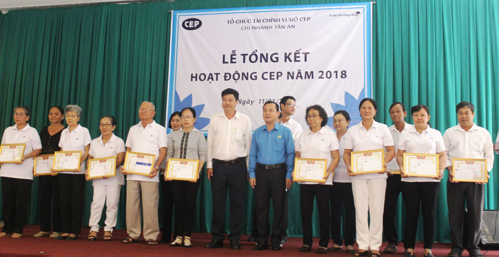 CEP - Chi nhánh Tân An phấn đấu nâng số khách hàng đang vay đạt 10.400 người năm 2019