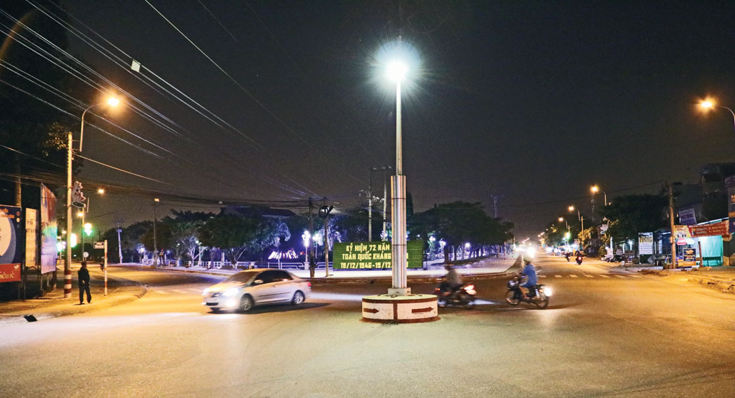 Một góc thị trấn Tân Trụ về đêm