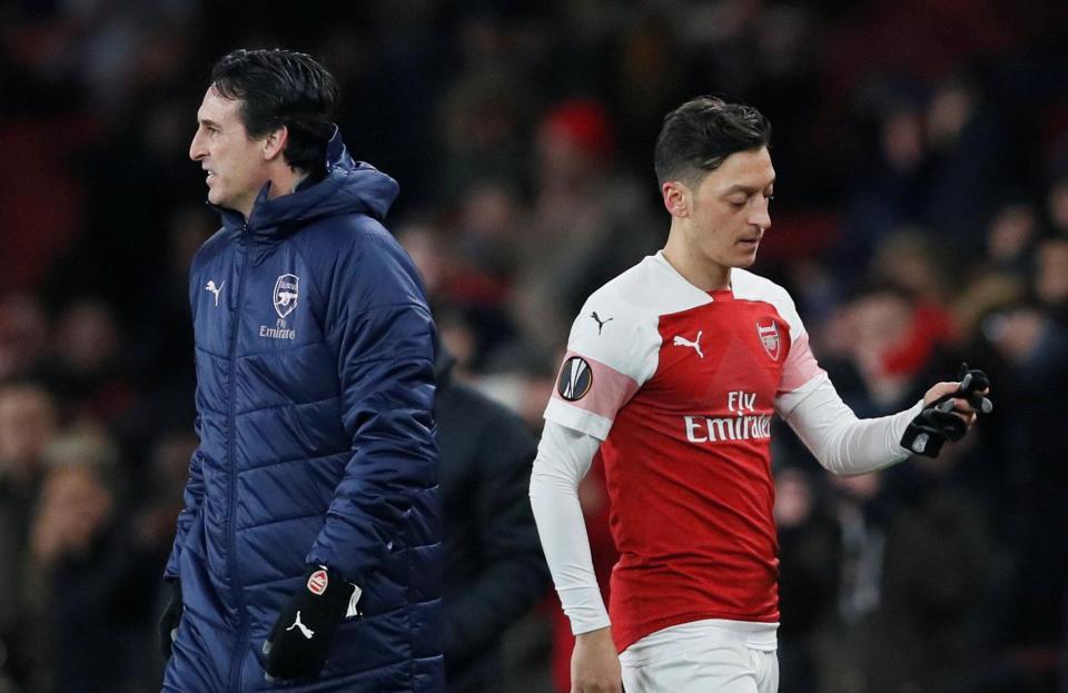 Ozil không còn nằm trong kế hoạch của HLV Emery