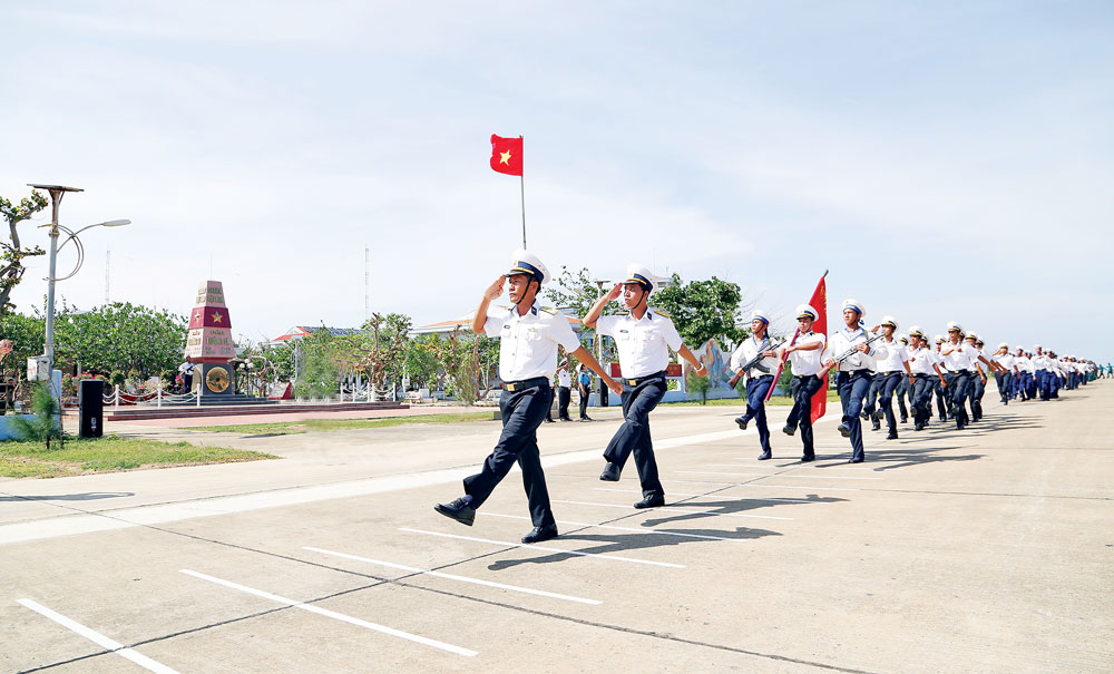 Chào cờ đầu năm trên đảo Trường Sa