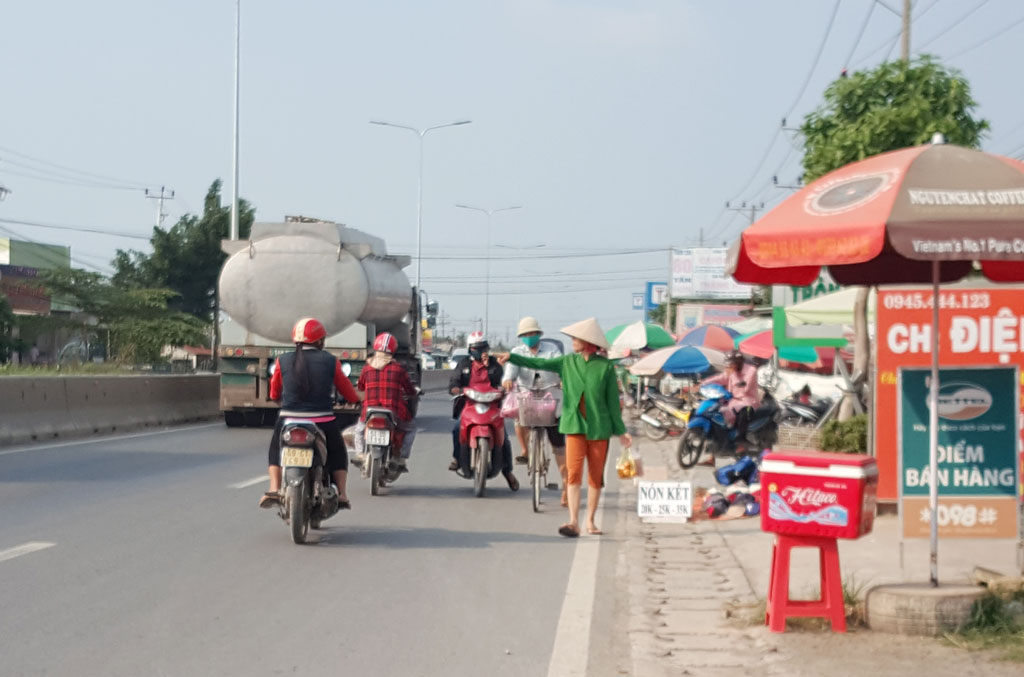 Tiềm ẩn nguy cơ mất an toàn giao thông trên nhiều tuyến đường