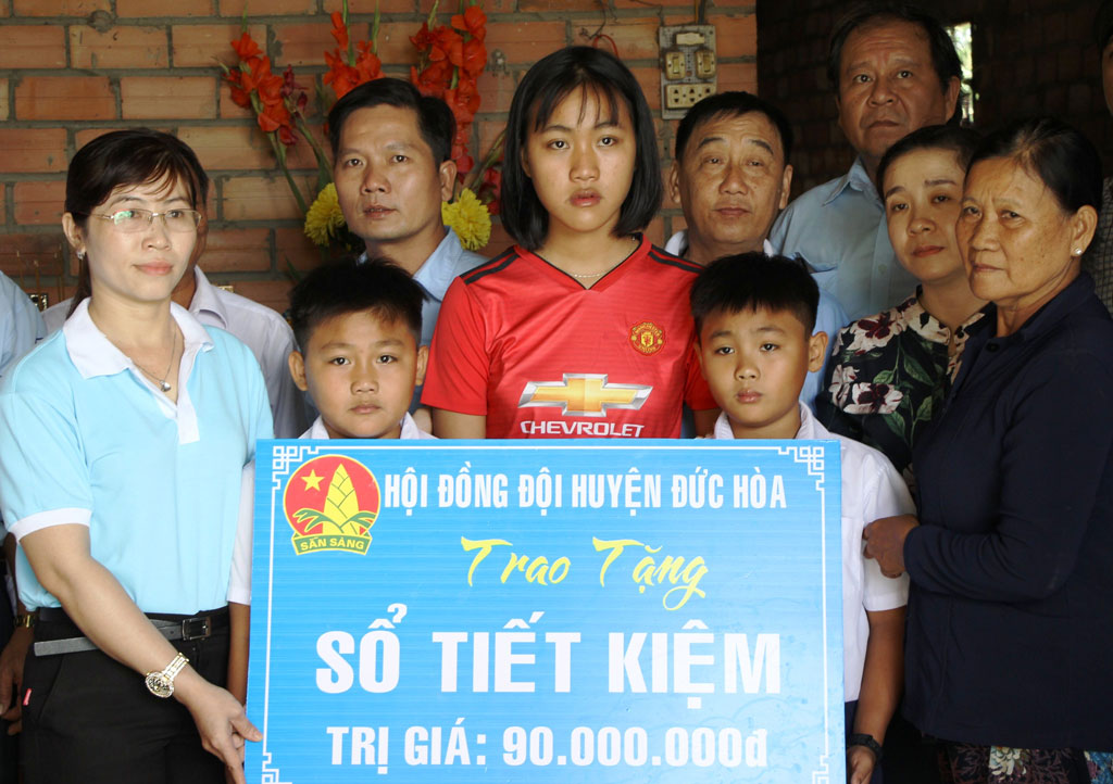 Bảo đảm an toàn lao động trong dịp Tết Nguyên đán Hội đồng Đội huyện Đức Hòa trao tiền hỗ trợ cho 3 em có cha mẹ bị điện giật tử vong tại xã Đức Lập Hạ, huyện Đức Hòa