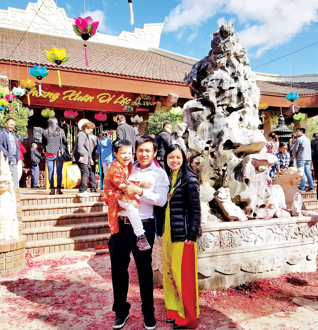 Nếu Tết Cổ truyền đúng vào ngày nghỉ cuối tuần, gia đình chị Trang và nhiều người Việt ở bang California, Mỹ thường đi lễ chùa đầu năm