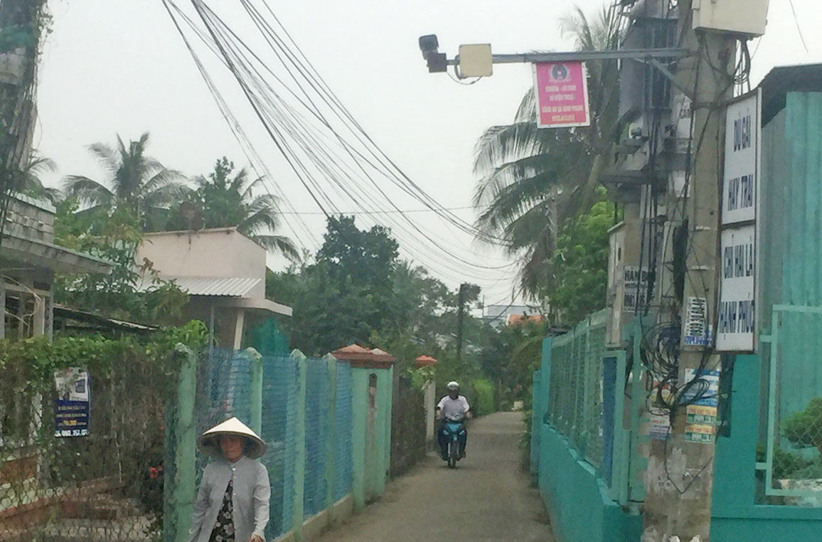 Camera giám sát an ninh, trật tự được lắp dọc theo các tuyến đường giao thông nông thôn ở xã Bình Thạnh, huyện Thủ Thừa
