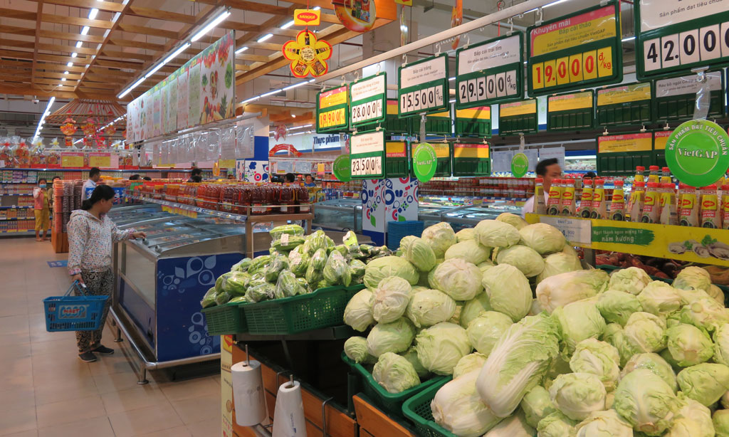Phong phú nguồn hàng phục vụ tết