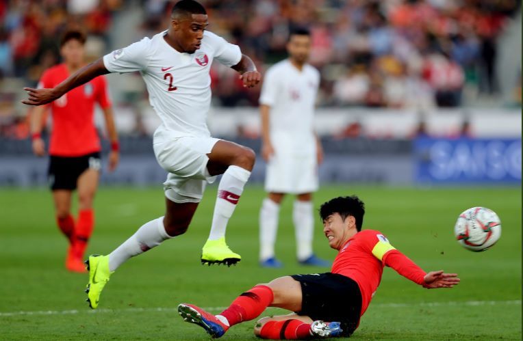Son Heung Min (áo đỏ) chơi mờ nhạt ở Asian Cup 2019. Ảnh: AFC