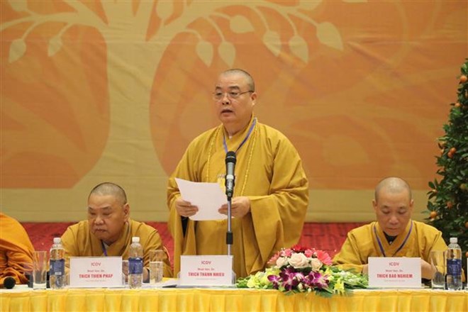 Hòa thượng Thích Thanh Nhiễu, Phó Chủ tịch thường trực Hội đồng trị sự Trung ương Giáo hội Phật giáo Việt Nam phát biểu tại hội nghị. (Ảnh: Ninh Đức Phương/TTXVN)