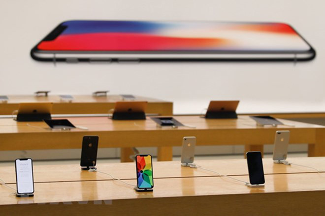 Tùy chọn thanh toán mới sẽ giúp Apple thu hút khách hàng nâng cấp iPhone 2018. Ảnh: AFP