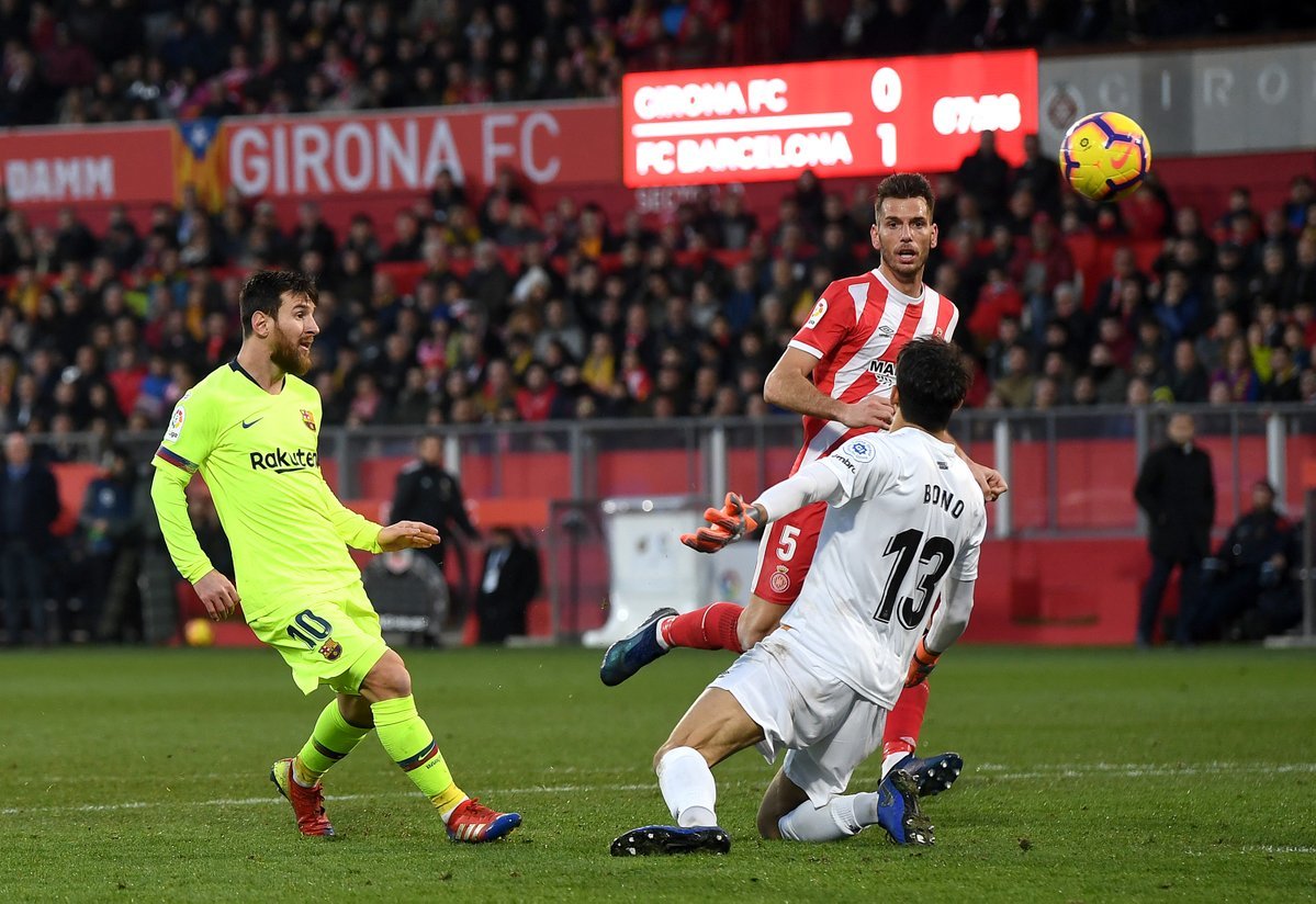 Messi ghi tuyệt phẩm trong chiến thắng của Barca